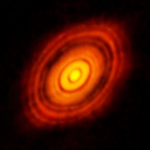 HL Tauri /Estrella situada a unos 450 años luz de distancia. 
