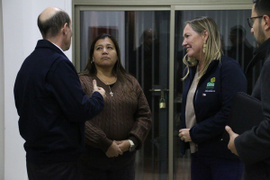 Foto: Ministro Arrau, Alcaldesa Isabel Valenzuela, Presidenta JJ.VV. - Chicureo Hoy