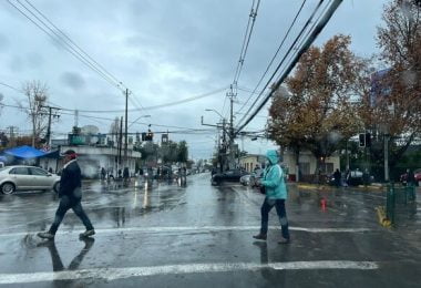 Lluvia y truenos Colina