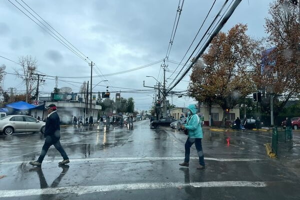 Lluvia y truenos Colina