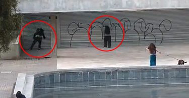 [VIDEO] Vandalizan Café