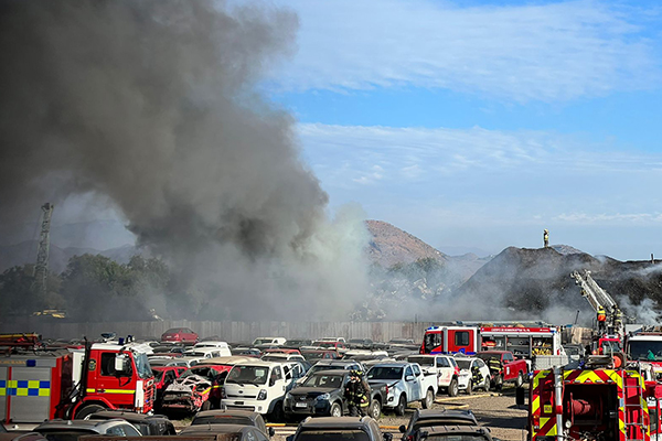 Bomberos trabaja intensamente