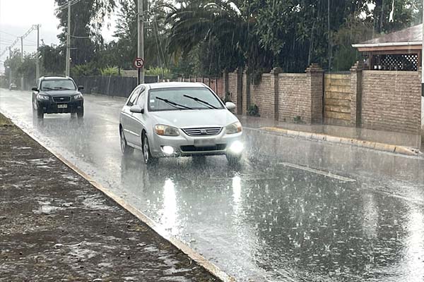 Lluvia y truenos Colina