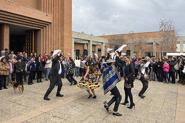Colina celebra 128 años