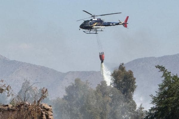 Incendio forestal en Colina