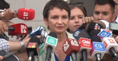 renuncia a su cargo