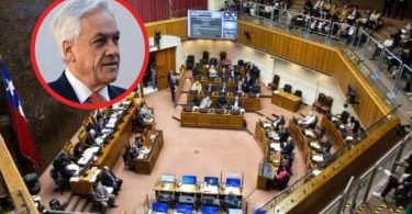 estatua de Sebastián Piñera en Plaza de la Constitución