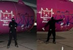 avión vandalizado en Santiago