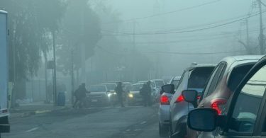 densa niebla en Colina